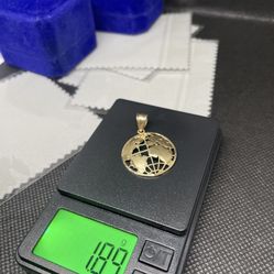 10k Gold Globe Pendant 
