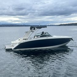 2017 Cobalt R5 Surf boat 