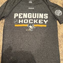 Mens Small Reebok Penguins Hockey T-shirt