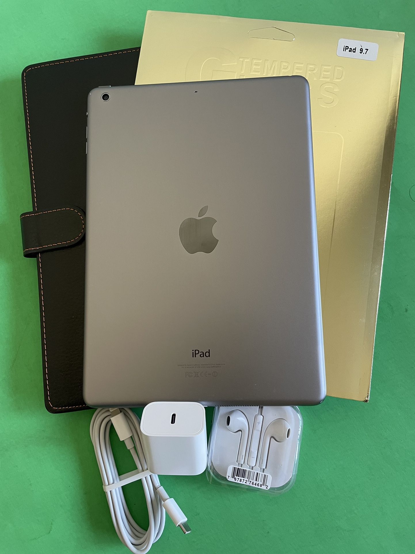 Apple IPad Air (9.7” Retina Display/ IOS 12 ) 32GB with complete Accessories