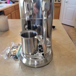 Breville Nepresso Coffee Maker With Frother