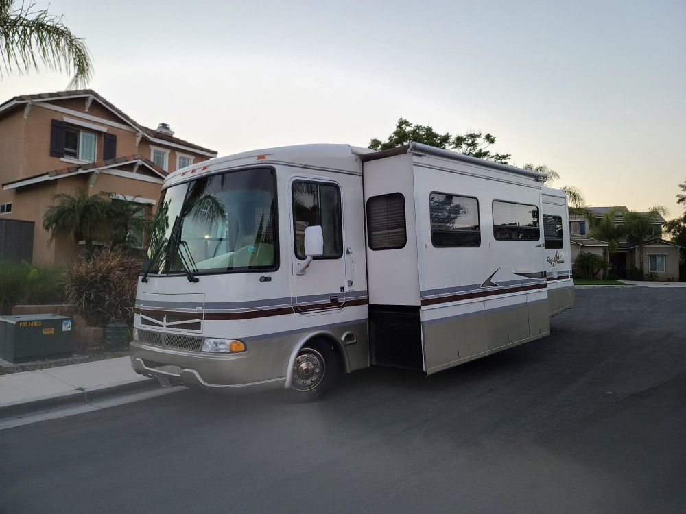 Photo 2004 Rexhall RexAir 326 Class A Motorhome, 2 Slides, Only 23k Miles!
