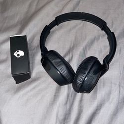 Wireless Skullcandy Headphones w/ Charger