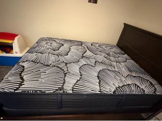 Queen size mattress (FRAME INCLUDED IF WANTED)