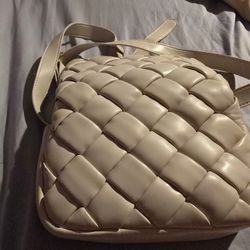 Urban Essentisls Cross Bag