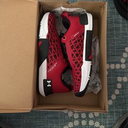 Wisconsin Badgers Under Armour Tribase Reign 5 Team Size M 10