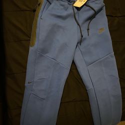 nike tech Joggers S