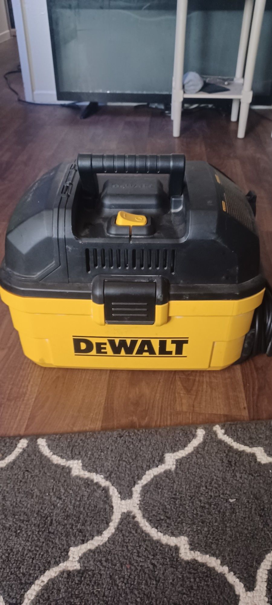 DEWALT DXV04T Portable 4 gallon Wet/Dry Vaccum


