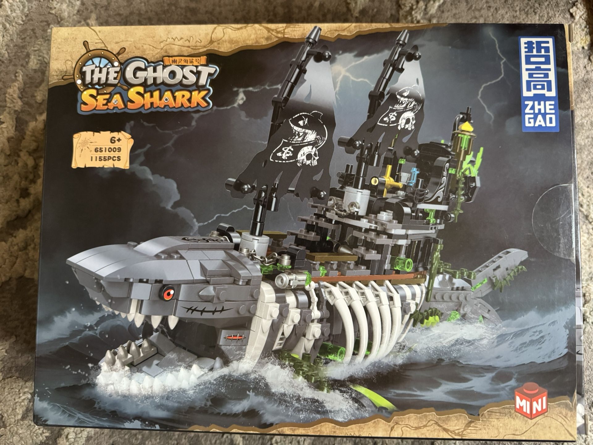 The Ghost Sea Shark Building Set