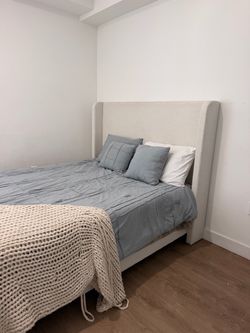 Queen  bedframe
