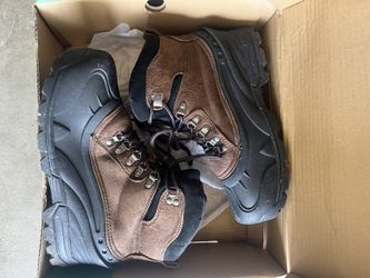 Snow Boots (size 8 , worn Once)