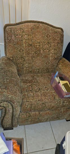 RECLINING CHAIR