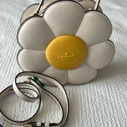 KATE SPADE FLOWER PURSE 