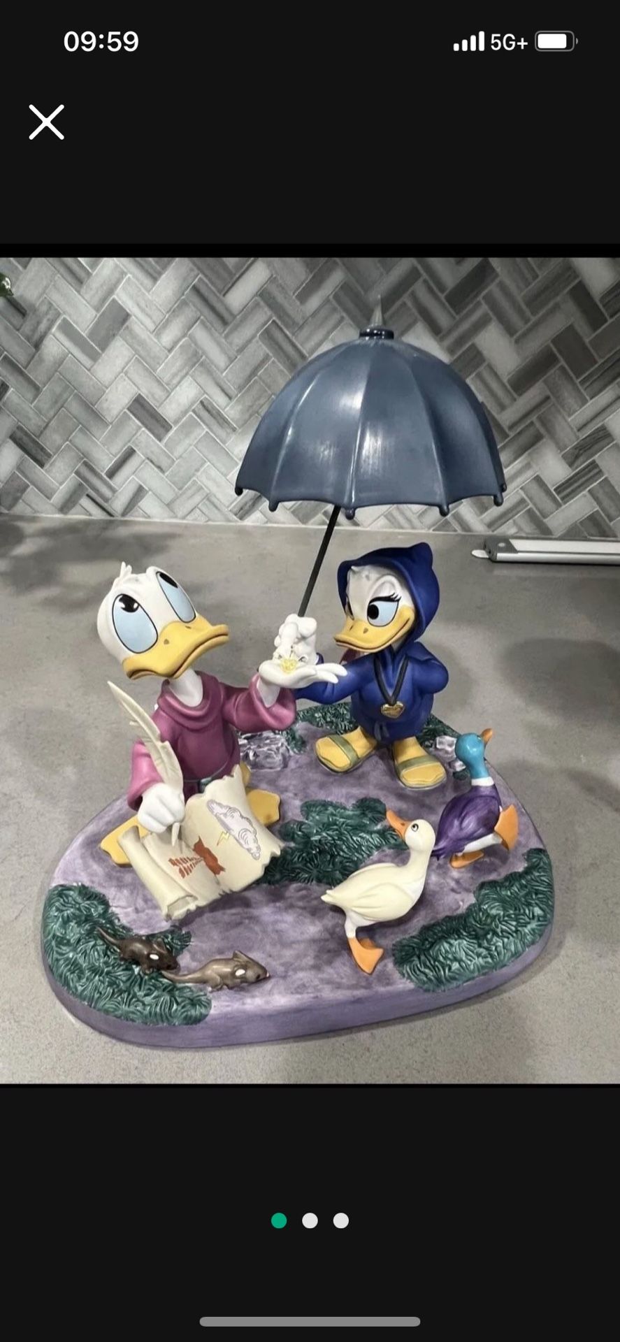 WDCC Disney Donald And Daisy Duck Looks Like Rain Statue Wdcc