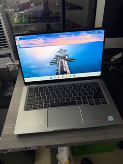 Laptop Computer Dell Latitude touchscreen  core i5 8th gen pretty fast