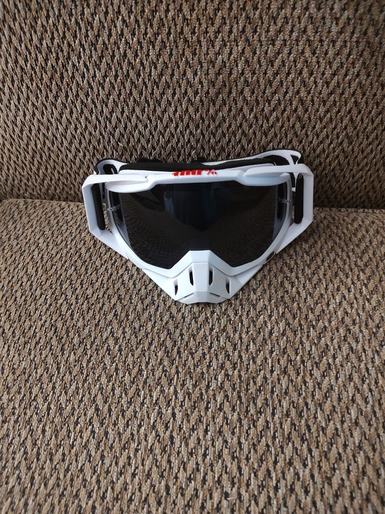 100% GOGGLES.  BLACK TINT.  ADJUSTABLE STRAP. NEW.  PICKUP ONLY.