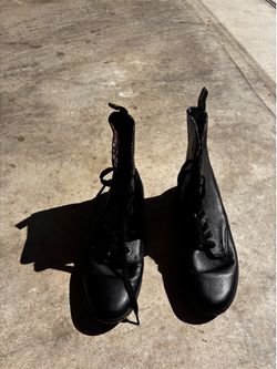 Dr. Martens adult Combs Leather size 11
