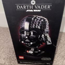 *unopened*LEGO Star Wars Darth Vader Helmet Set (75304)