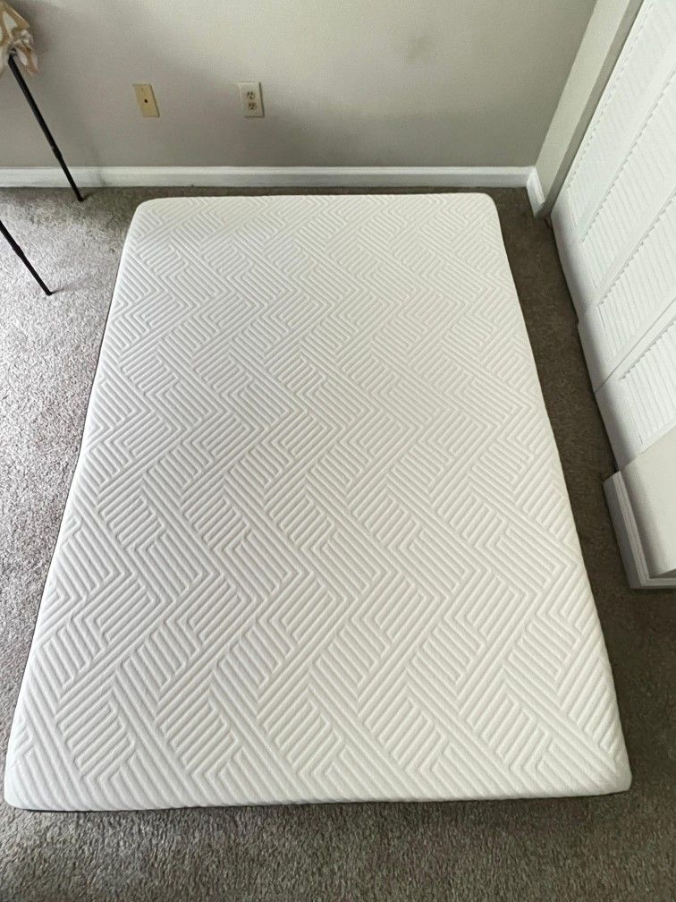 Novaform DreamAway 8" Full Size Gel Memory Foam Mattress – Like New!