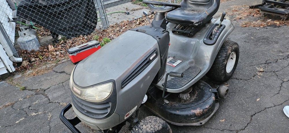 2009 Craftman Riding Mower 
