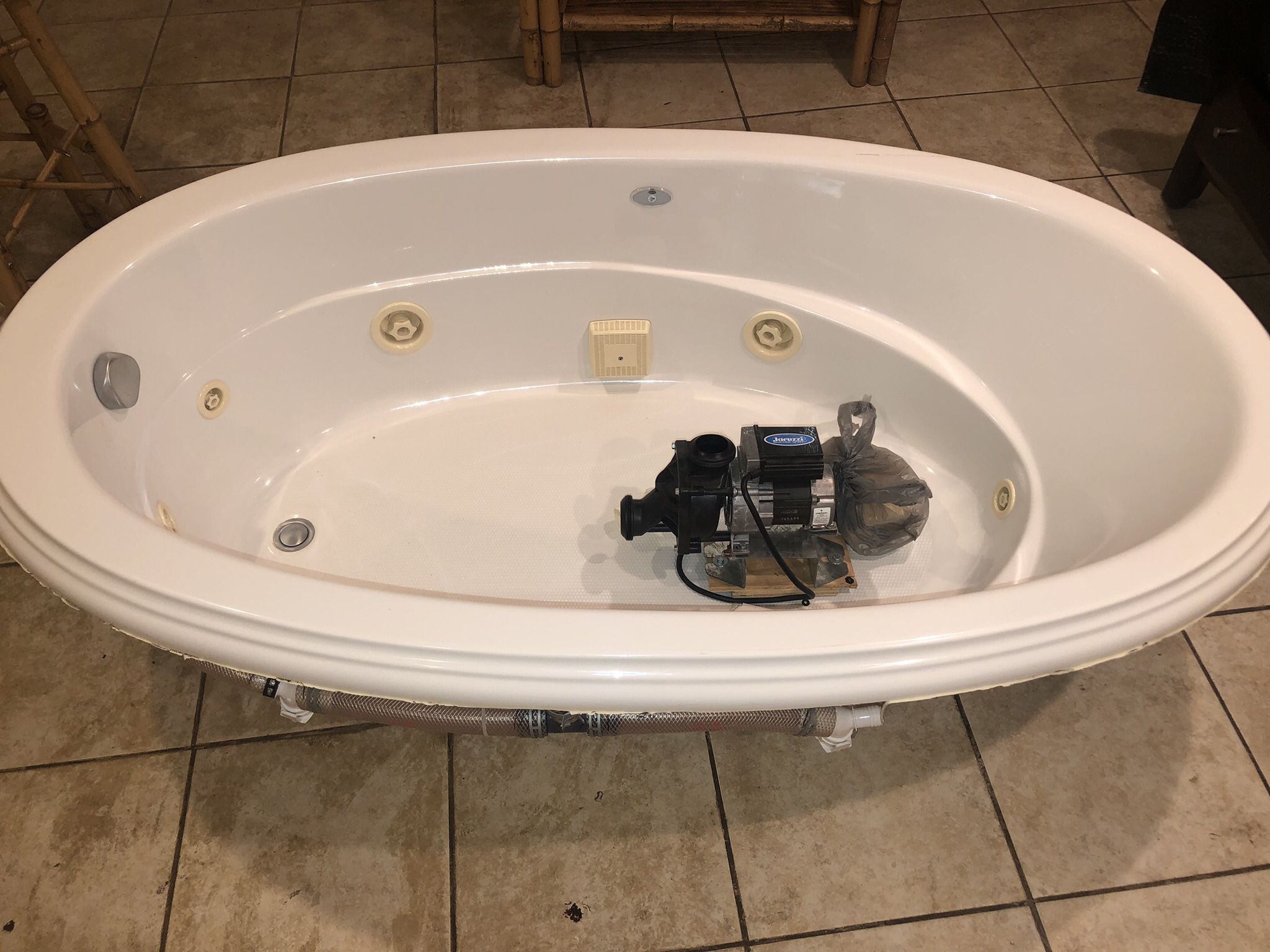 Jaccuzi Whirlpool Bathtub