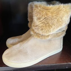 Toms Fur and Suede(ish) Boots Big Kids Size 3