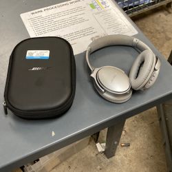 Bose Headphones With Case 