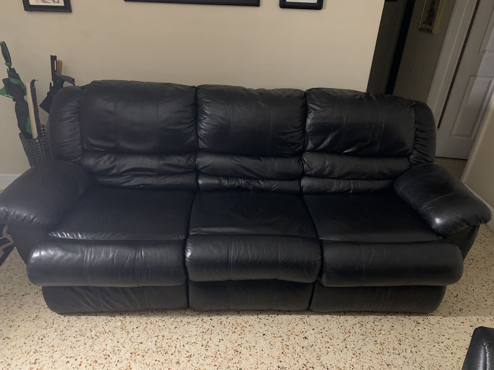 Leather Black Sofá And Rocker Recliner