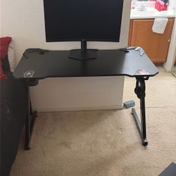 AOC 27” Curved LCD Gaming Monitor & 44” Gaming Desk Set Up 