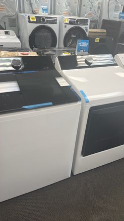 LG- 27” Wide 5.5 cu.ft Top Load Washer & 27” wide 7.3 cu.ft Electric Dryer w/ Smart Pairing (Warranty Available)