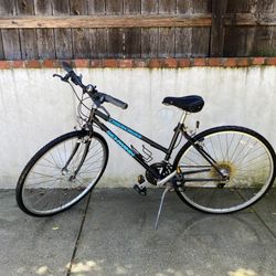 VINTAGE SCHWINN BIKE BLACK