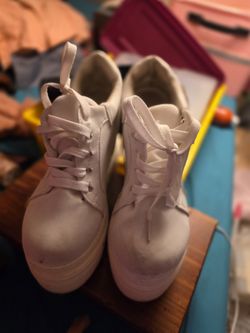 Womens Hidden Wedge Platform Shoes Size 7.5