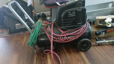 Husky Portable Air Compressor with Hoses