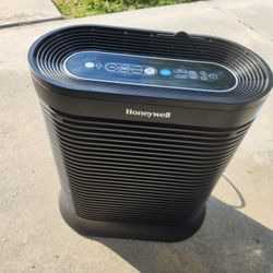 Honeywell HPA-250 Bluetooth Smart True HEPA Air Purifier, Airborne Allergen Reducer