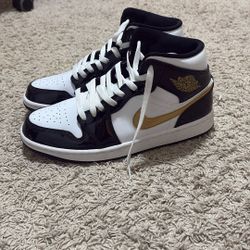 Nike Air Jordan 1 Mid Patent Black White Gold