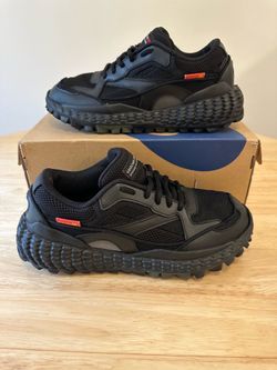 Skechers Men’s Trail Sneakers – US Size 7.5 – Very Good Condition