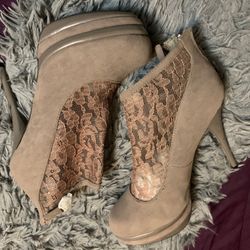 New Lace Ankle Boots Size 8