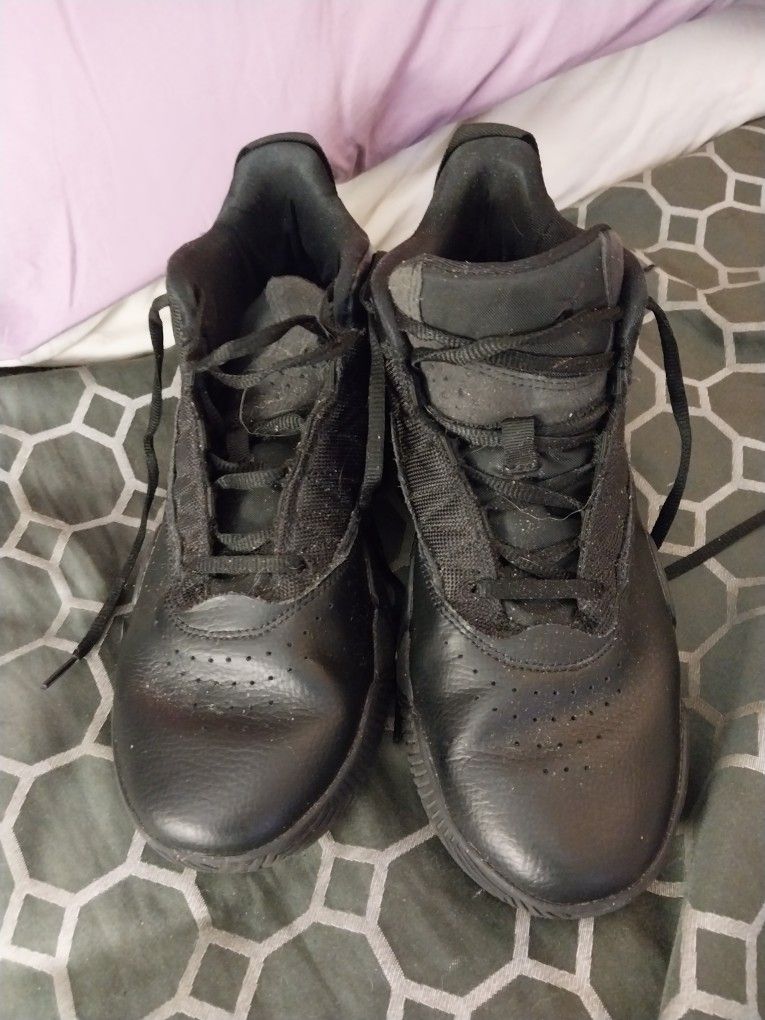 Jordan's Shoes No Size In Them But I'm Thinking There R A Size 8.5 15 Dollars 