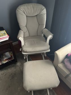 Glider Chair & Matching Ottoman – Light Gray