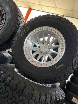 ✔️📲Vendo set de runes nuevos 17x9 6-139.7 con llantas usadas 265/70/17 bf Goodrich