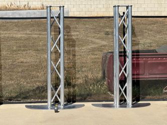 2 Truss Stands with Fixed Plates