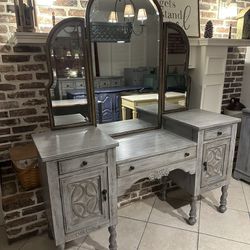 Absolutely Stunning Solid Wood American Heritage Vanity with Metal Trifold Mirror