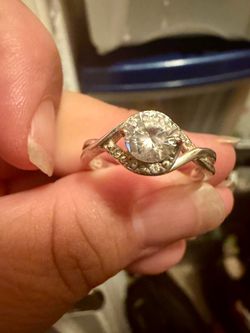Silver‑Tone CZ Solitaire Ring • Twisted Bypass Band • Brilliant Round Stone • Size 9
