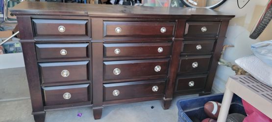Dresser