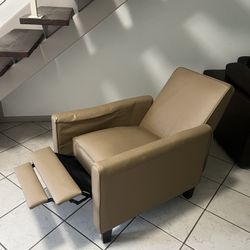 Almonte Recliner Free!!!