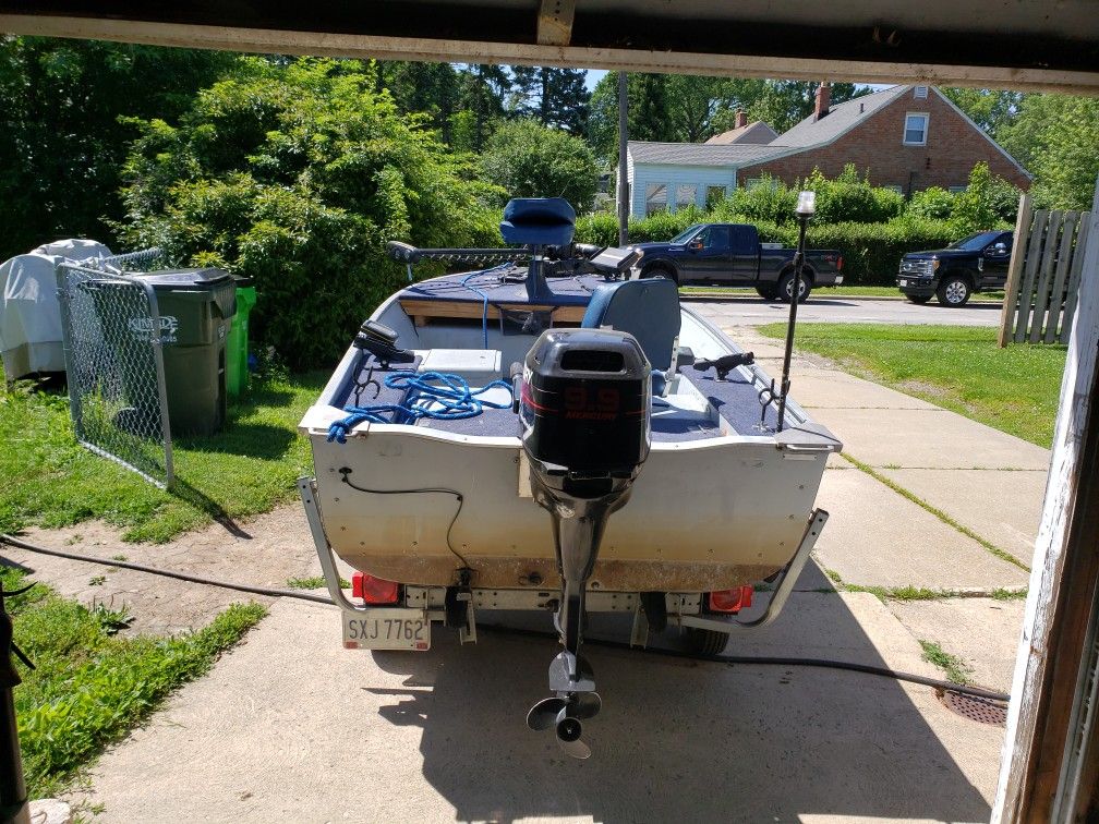 Lowe sea nymph deep V 14ft Minn Kota ulterra trolling motor ipilot w