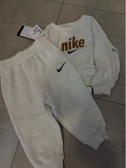Brand new with tags Nike cozy crewneck sweatshirt and pants set (baby 24 month)r