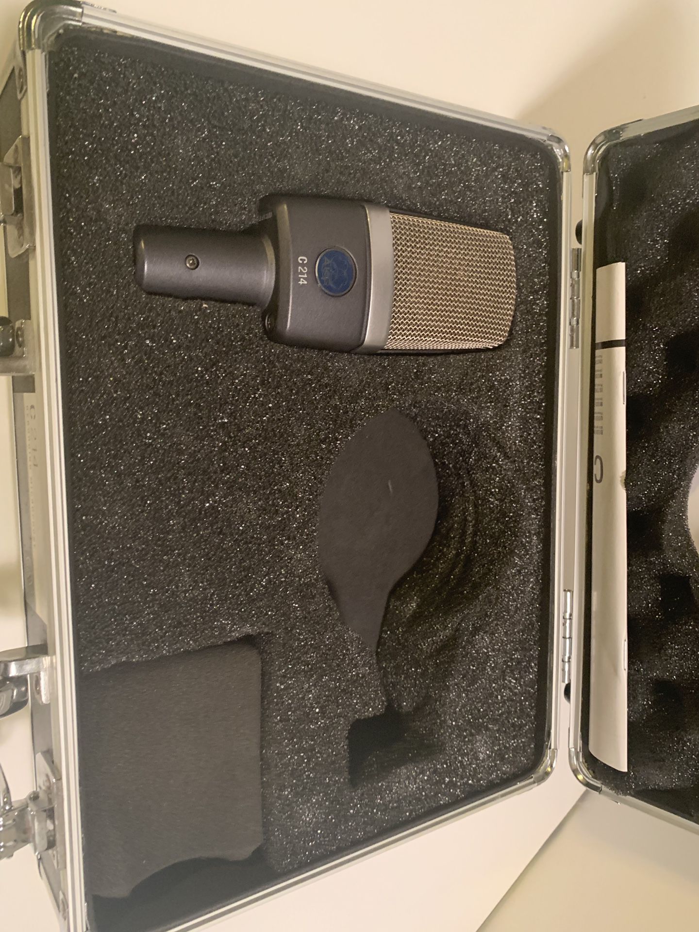 AKG Pro Audio C214 Professional Large Diaphragm Condenser Microphone w/ stand