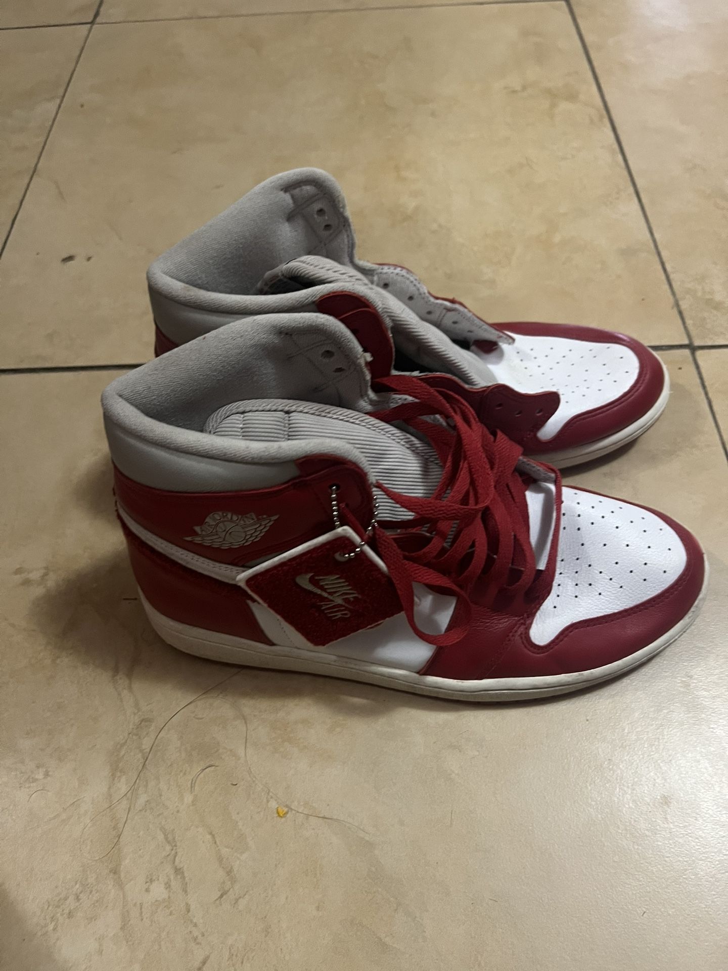 🔴 Nike Air Retro High OG – Varsity Red/White (Used)