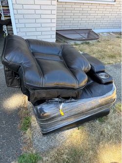 2 Oversize Recliner Chairs